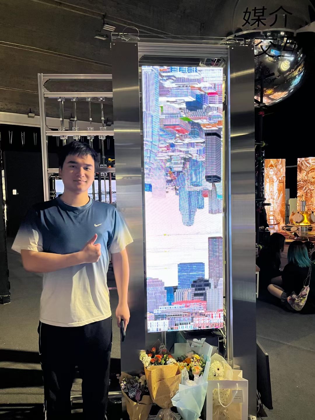线下首展